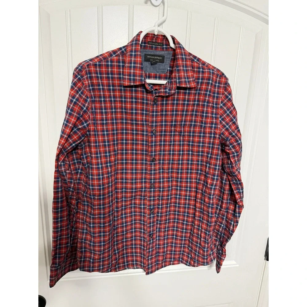 Banana Republic Button Down Mens M Untucked Fit Organic Cotton Plaid Red EUC